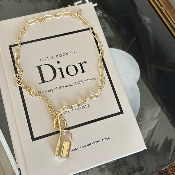 Accessories - COPY - Toggle Clasp Lock Necklace